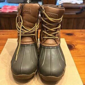 New in box Sperry size 3